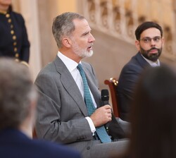 El Rey dirige unas palabras durante la audiencia a los nuevos funcionarios del Cuerpo Superior de Sistemas y Tecnologías de la Información de la Admin